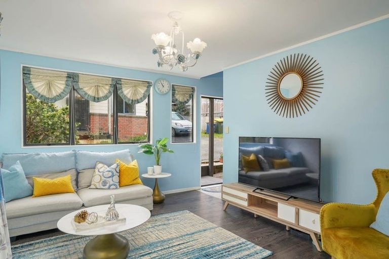 Photo of property in 32 Benchmark Drive, Massey, Auckland, 0614