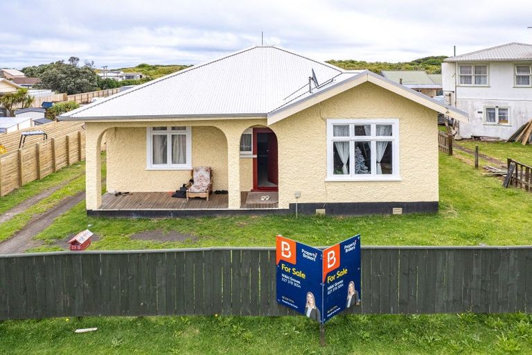 Photo of property in 23 Egmont Street, Castlecliff, Whanganui, 4501