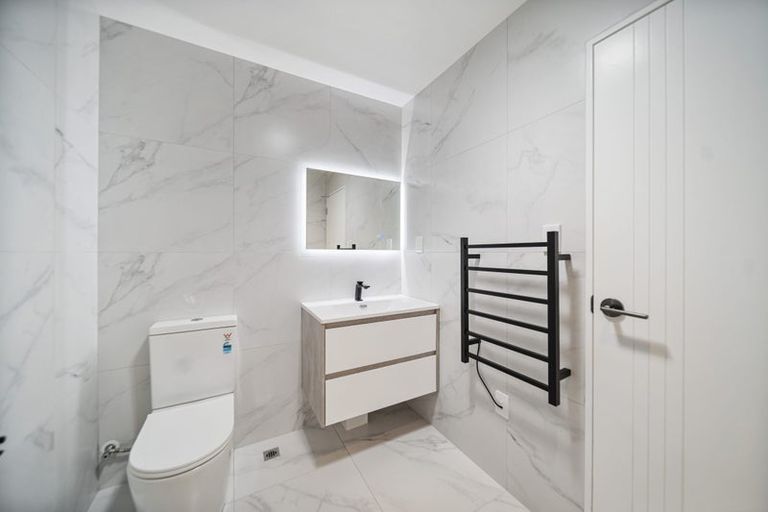 Photo of property in 44c Blakeborough Drive, Forrest Hill, Auckland, 0620