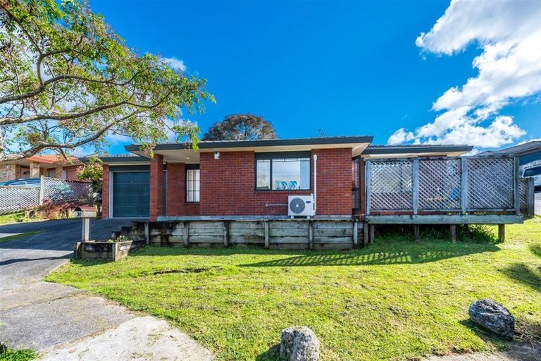 Photo of property in 30 Ginders Drive, Massey, Auckland, 0614