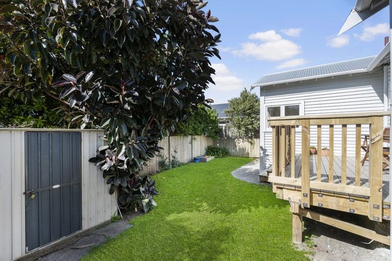 Photo of property in 171 Derwent Street, Island Bay, Wellington, 6023