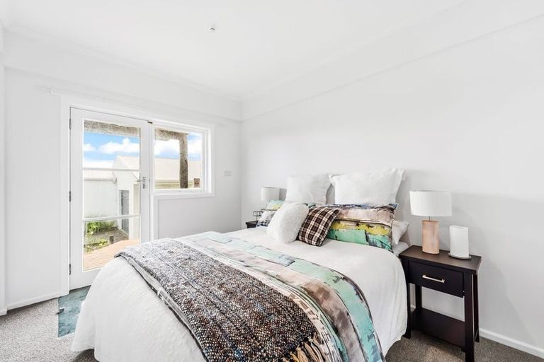 Photo of property in 1006 Whangaparaoa Road, Tindalls Beach, Whangaparaoa, 0930