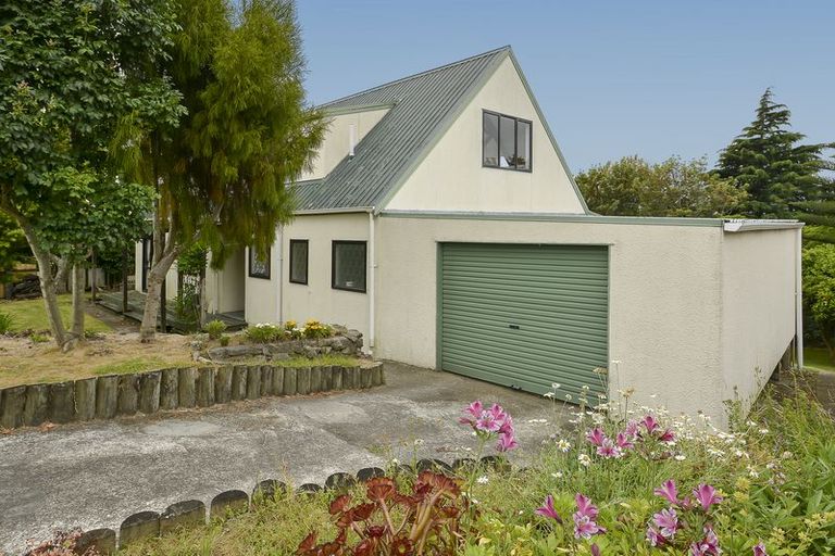 Photo of property in 8 Cumberland Crescent, Welcome Bay, Tauranga, 3112