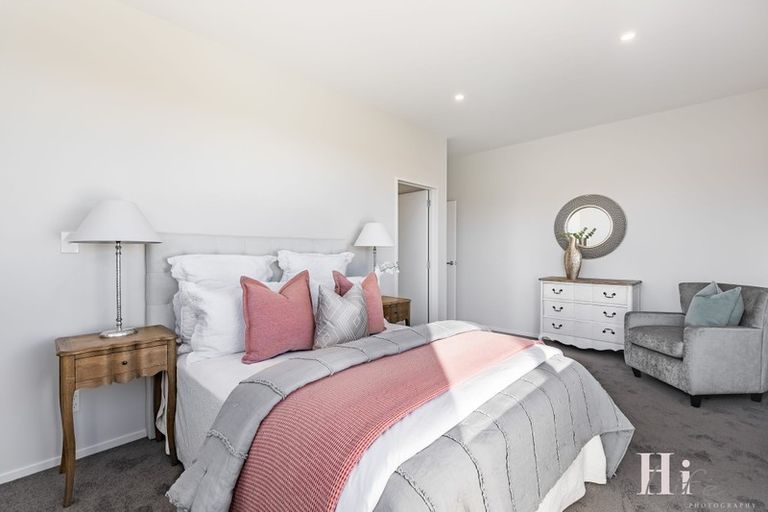 Photo of property in 8 Celestial Crescent, Orewa, 0931