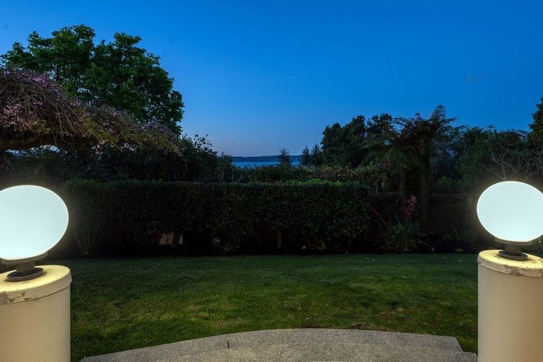 Photo of property in 6 Tupara Crescent, Kawaha Point, Rotorua, 3010