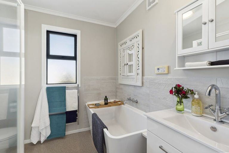 Photo of property in 40 Seatoun Heights Road, Seatoun, Wellington, 6022