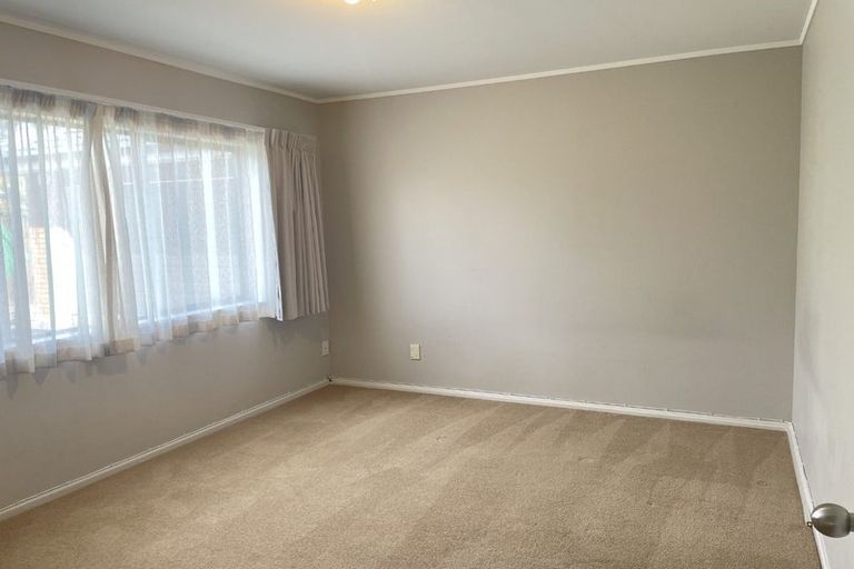 Photo of property in 16 Yarlside Place, Northpark, Auckland, 2013