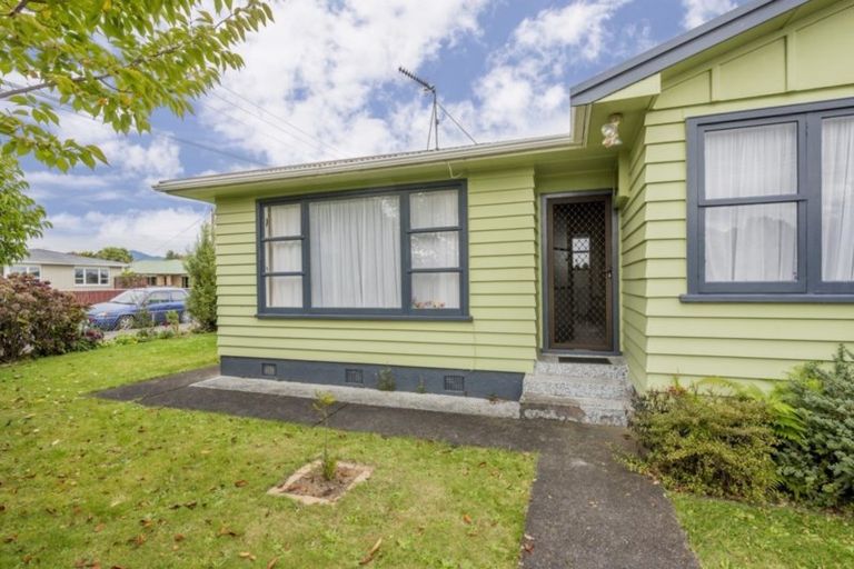 Photo of property in 1 Kings Drive, Levin, 5510