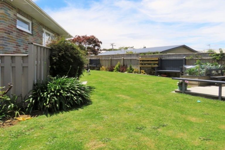 Photo of property in 2 Highbury Drive, Levin, 5510