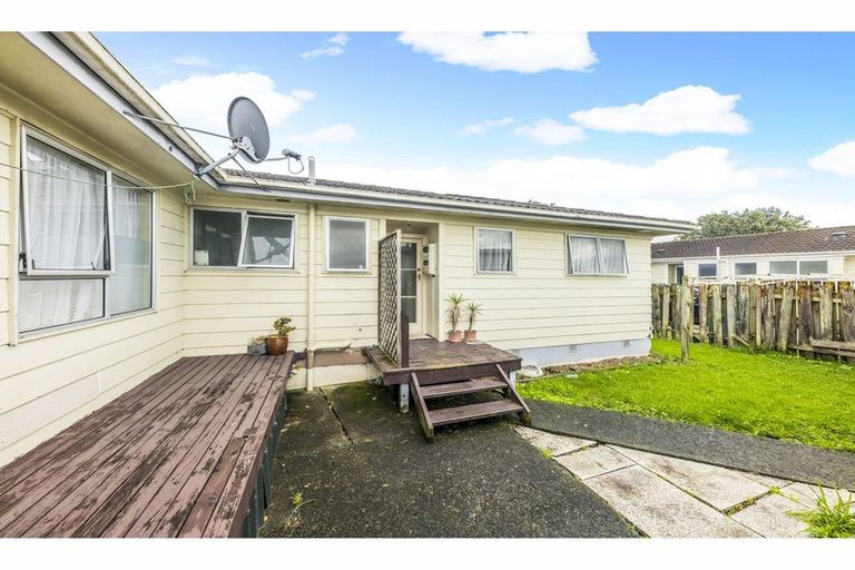 Photo of property in 2 Hobman Place, Manurewa, Auckland, 2102