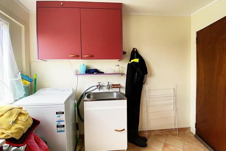 Photo of property in 15 Whaka Street, Maungaturoto, 0520