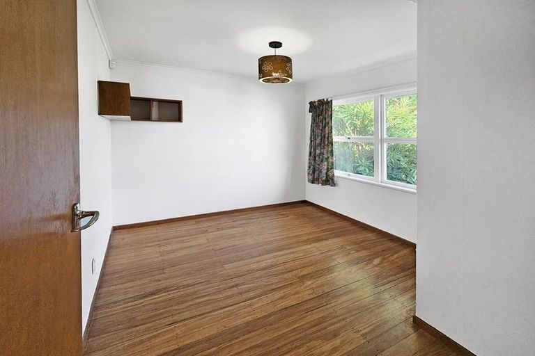 Photo of property in 7 West Coast Road, Glen Eden, Auckland, 0602