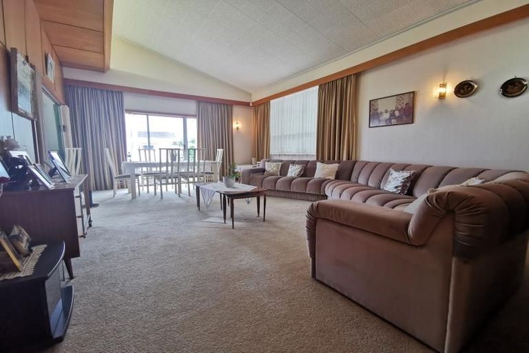 Photo of property in 5 Cherry Grove, Strathmore Park, Wellington, 6022