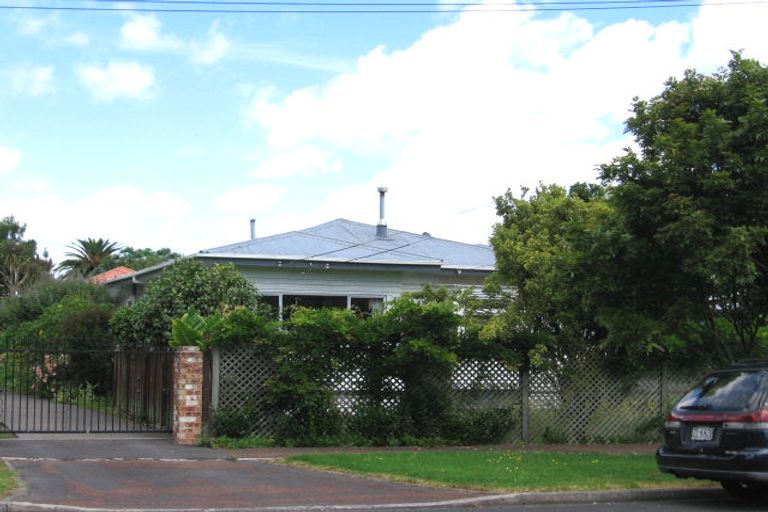 Photo of property in 14 Highbury Street, Avondale, Auckland, 1026