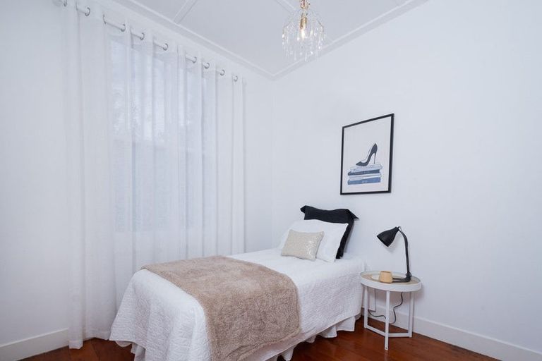 Photo of property in 221 Henderson Valley Road, Henderson, Auckland, 0612