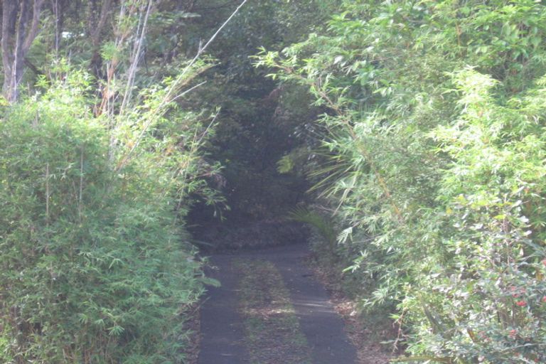 Photo of property in 73 Woodfern Crescent, Titirangi, Auckland, 0604