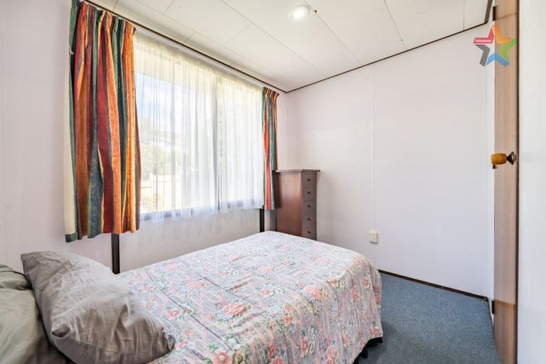 Photo of property in 1 Mcmanaway Grove, Stokes Valley, Lower Hutt, 5019