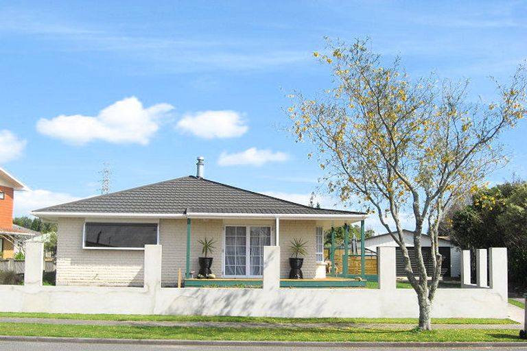 Photo of property in 33 Heta Road, Highlands Park, New Plymouth, 4312