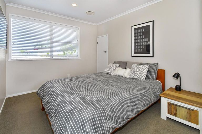 Photo of property in 2 Cheam Place, Pakuranga Heights, Auckland, 2010