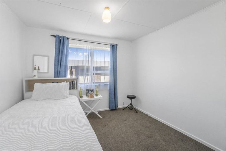 Photo of property in 321a Wellington Road, Wainuiomata, Lower Hutt, 5014