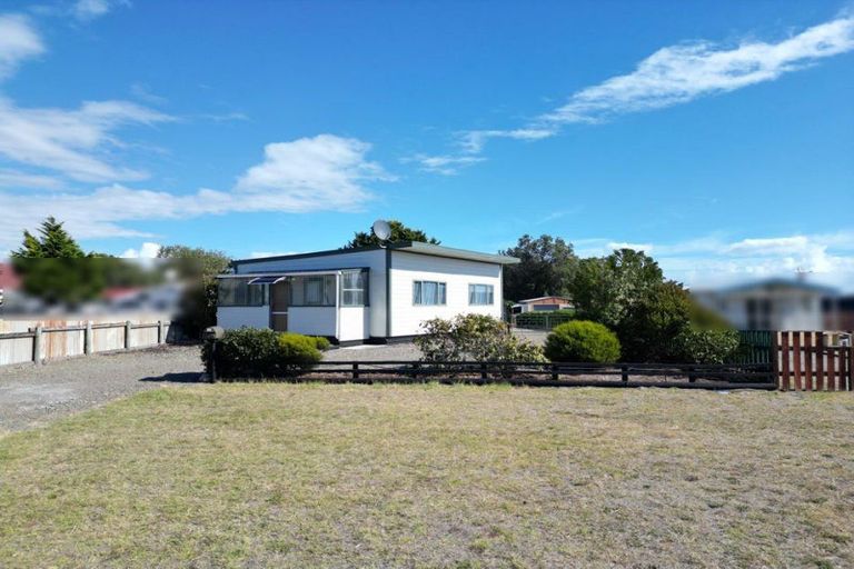 Photo of property in 10 Hennessy Street West, Foxton Beach, Foxton, 4815