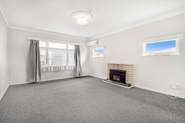 Photo of property in 104 Bartholomew Road, Levin, 5510
