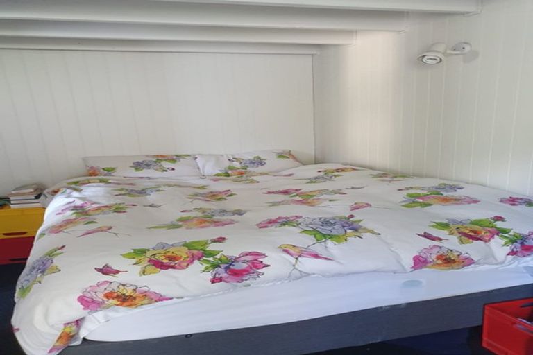 Photo of property in 18b Mackinnon Terrace, Sunshine Bay, Queenstown, 9300