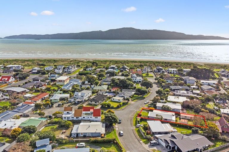 Photo of property in 13 Bahama Crescent, Paraparaumu Beach, Paraparaumu, 5032