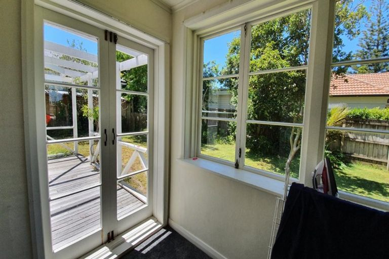 Photo of property in 70 Norwood Road, Bayswater, Auckland, 0622