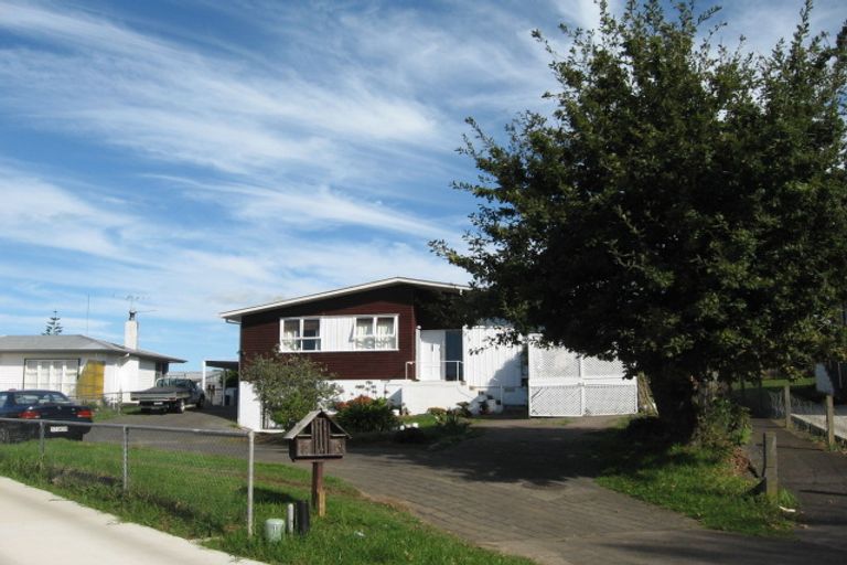 Photo of property in 1/12 De Thiery Place, Pakuranga Heights, Auckland, 2010
