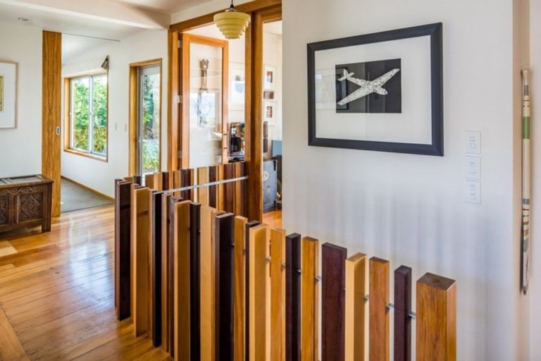 Photo of property in 42 Pukatea Street, Eastbourne, Lower Hutt, 5013