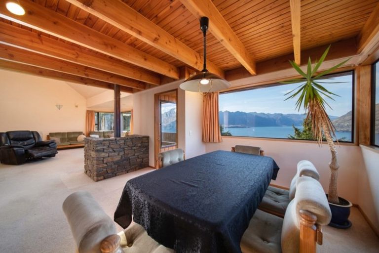 Photo of property in 128 Wynyard Crescent, Fernhill, Queenstown, 9300