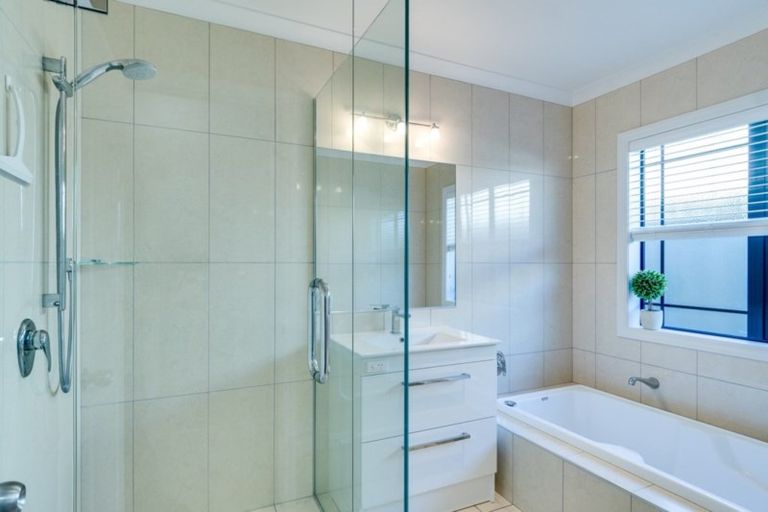 Photo of property in 29 Pinotage Drive, Greenmeadows, Napier, 4112