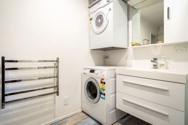 Photo of property in 2/20 Hythe Terrace, Mairangi Bay, Auckland, 0630