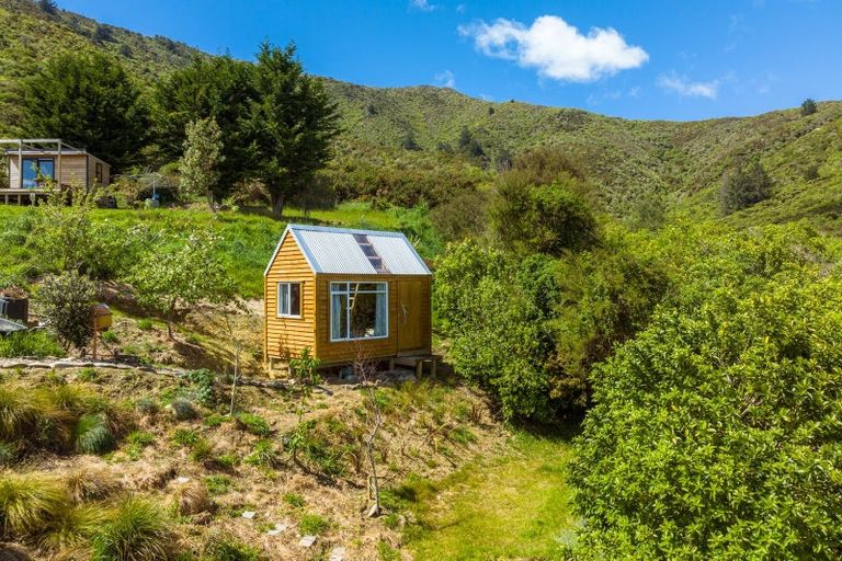 Photo of property in 30 Waimarama Street, Waikawa, Picton, 7220
