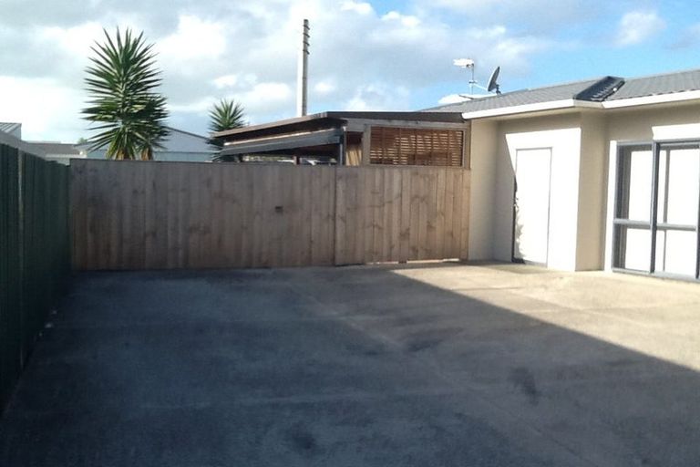 Photo of property in 76 Edgewater Drive, Pakuranga, Auckland, 2010