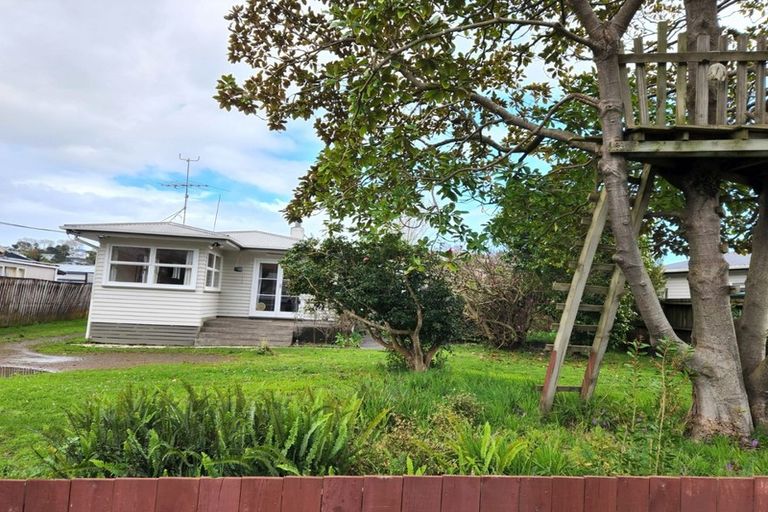 Photo of property in 71 Awaroa Road, Helensville, 0800
