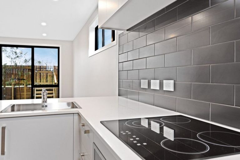 Photo of property in 125d Woodglen Road, Glen Eden, Auckland, 0602