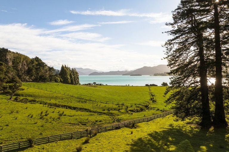 Photo of property in 5564 Kenepuru Road, Waitaria Bay, Picton, 7282