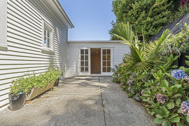 Photo of property in 16 Bracken Street, New Plymouth, 4310