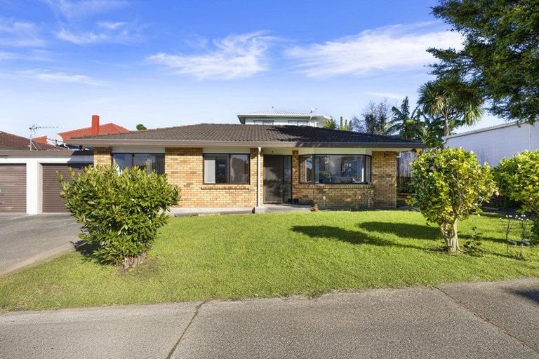 Photo of property in 2/27 Rata Street, New Lynn, Auckland, 0600