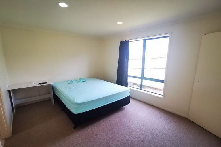 Photo of property in 18 Pukatea Avenue, Albany, Auckland, 0632