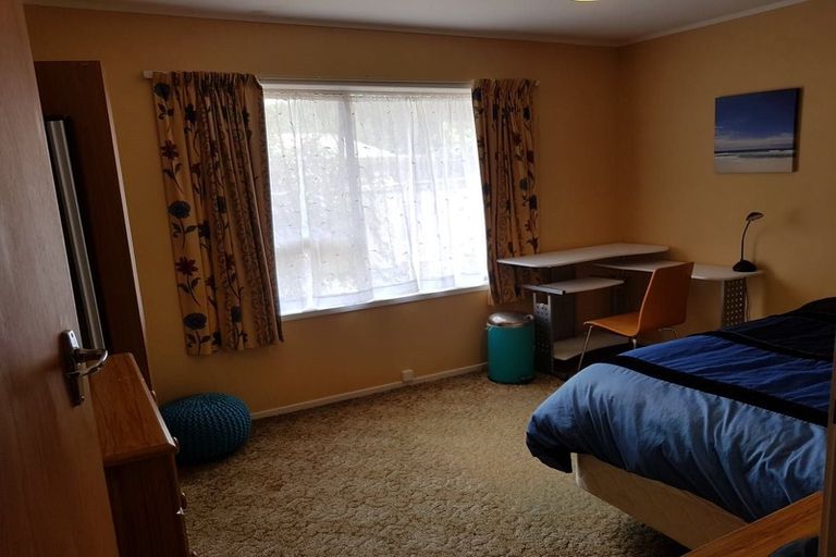 Photo of property in 15 Heaphy Street, Westown, New Plymouth, 4310