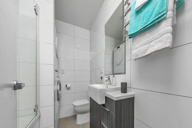 Photo of property in Apollo Apartments, 201/46 Rosedale Road, Rosedale, Auckland, 0632