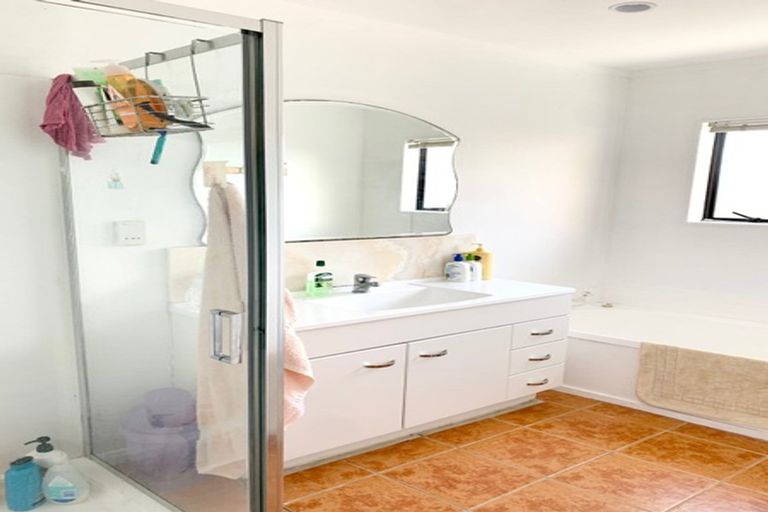 Photo of property in 2d Palomino Drive, Henderson, Auckland, 0612