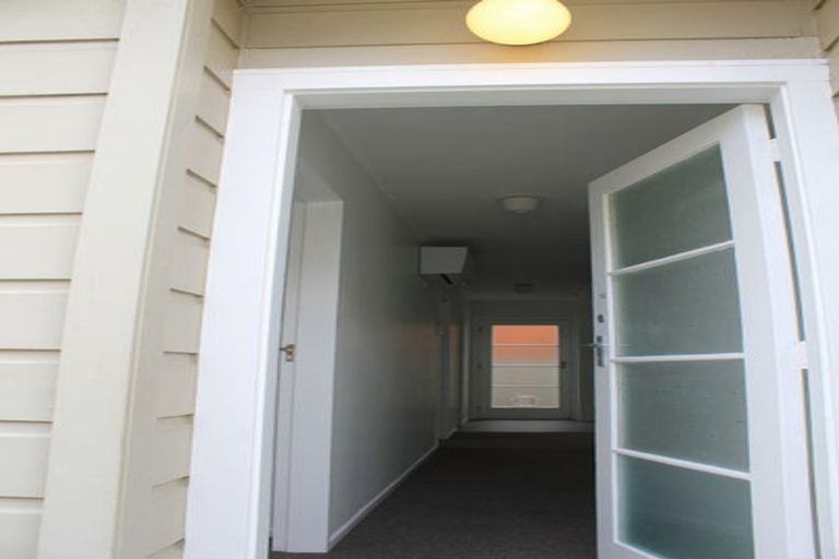 Photo of property in 5 Wha Street, Lyall Bay, Wellington, 6022