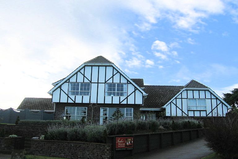 Photo of property in 10 Tudor Court, Paraparaumu Beach, Paraparaumu, 5032