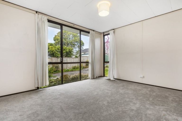 Photo of property in 1/3175 Great North Road, New Lynn, Auckland, 0600
