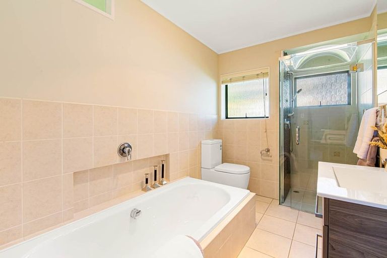 Photo of property in 99 John Downs Drive, Browns Bay, Auckland, 0630