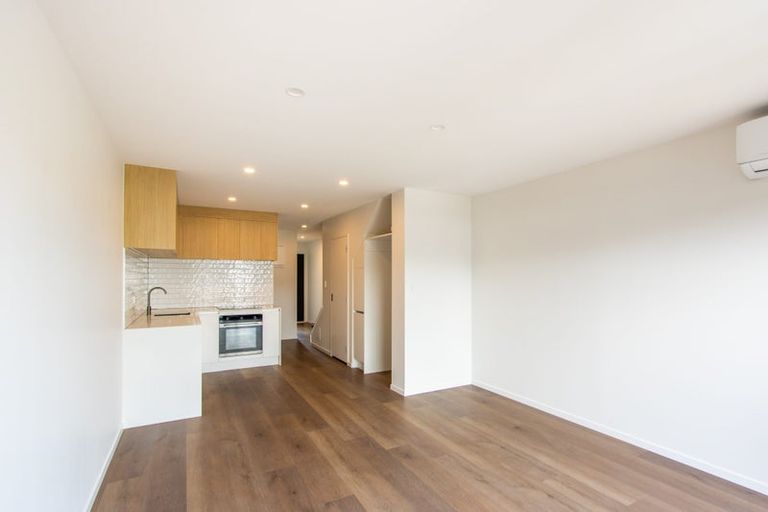 Photo of property in 7/4 Limestone Drive, Hobsonville, 0616